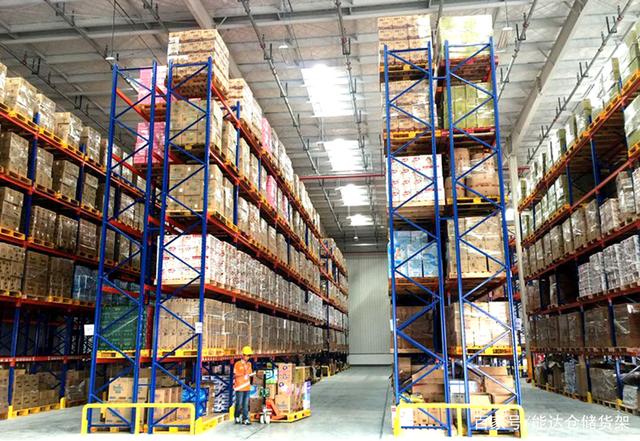 商超配送中心常用倉庫貨架與倉儲(chǔ)設(shè)備解析