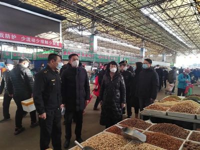 青島市市場監(jiān)管局副局長李杰赴李滄區(qū)開展節(jié)日市場食品安全專項(xiàng)督導(dǎo)，聚焦食用農(nóng)產(chǎn)品批發(fā)環(huán)節(jié)
